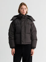 66 North - Dyngja Down W Cropped Jacket in Licorice