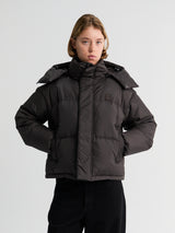 66 North - Dyngja Down W Cropped Jacket in Licorice