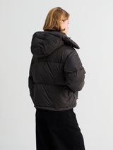 66 North - Dyngja Down W Cropped Jacket in Licorice