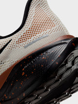Nike - Pegasus 41 Sneakers in Soft Pearl, Velvet Brown and Desert Ochre