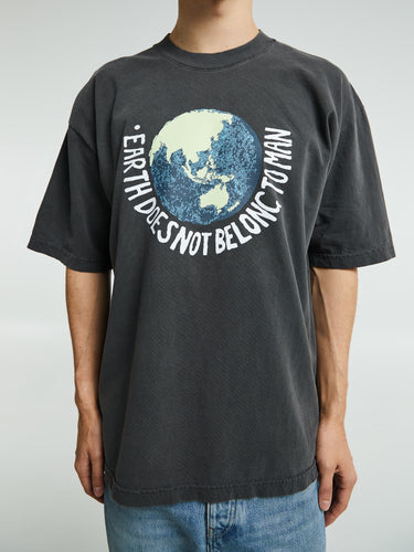 Cactus Store - Earth Does Not Belong To Man T-Shirt in Washed Black