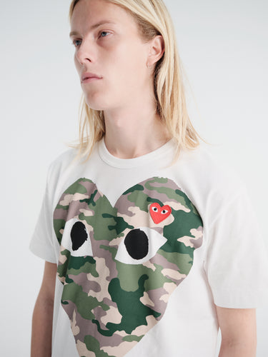 Comme des Garçons PLAY - U T-Shirt Red Emblem in White and Camo
