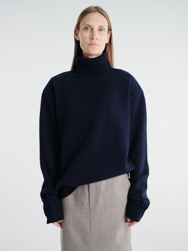 The Frankie Shop - Gala Padded Knit Turtleneck in Navy