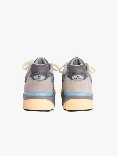 New Balance - New Balance Made In Usa 990v7 in Kool Grey