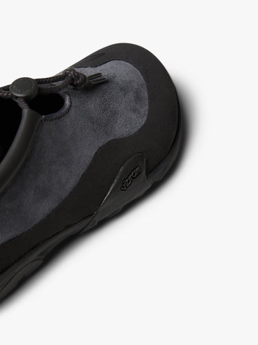 New Balance - Minimus T10 Sneakers in Magnet and Black Cement