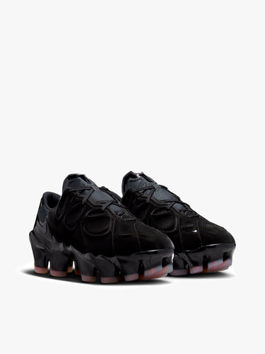 Nike - First Sight Mirage in Black and Flash Crimson