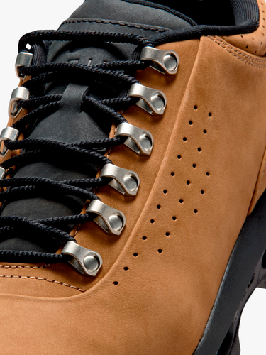 Nike - Air Max Goadome Low in Taupe and Black