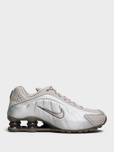 Nike - Shox R4 Sneakers in Cave Stone, College Grey and Baroque Brown