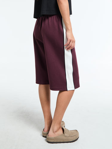 Nike - Shorts in Burgundy Crush and Sail