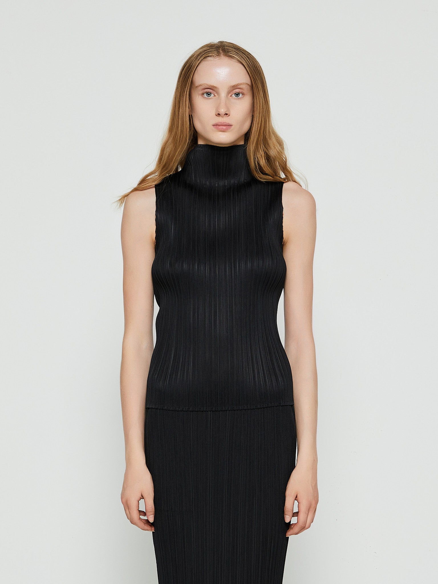 Pleats Please Issey Miyake - Pleated High Neck Top in Black – stoy