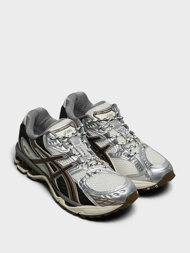 Asics - Gel-Nimbus 10.1 Sneakers in Cream and Pure Silver