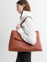TOTEME - Grained Leather Lounge Tote Bag in Sienna