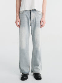 Calm. - Straight Cut Jeans in Light Wash Blue