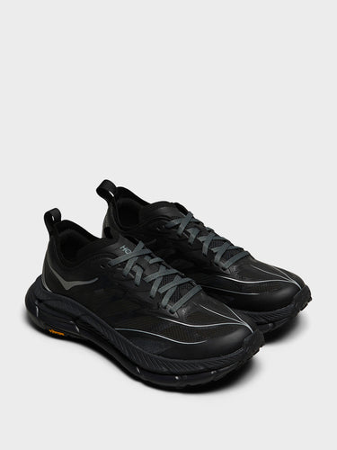 Hoka One One - Mafate Speed 4 Lite U Sneakers in Black and Outer Orbit