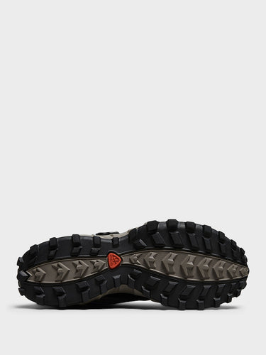 Nike - ACG Phassad Sneakers in Cave Stone, Aluminium and Black
