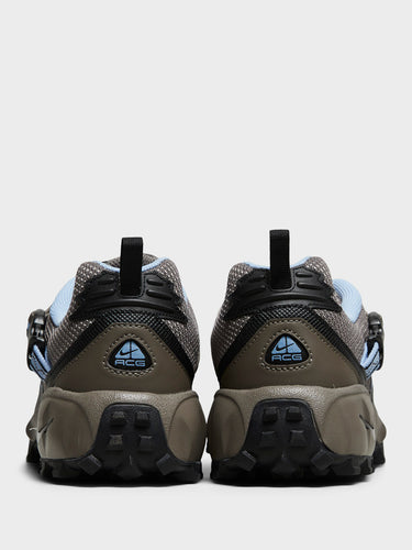 Nike - ACG Phassad Sneakers in Cave Stone, Aluminium and Black
