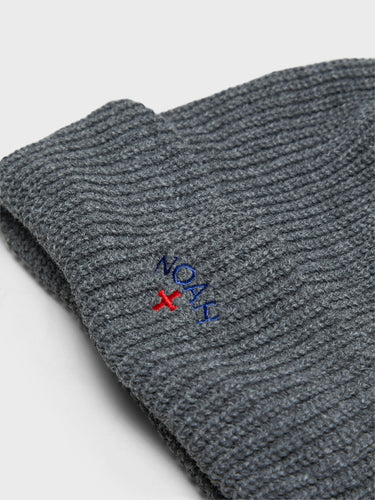 Noah - Core Logo Beanie in Dark Heather Grey