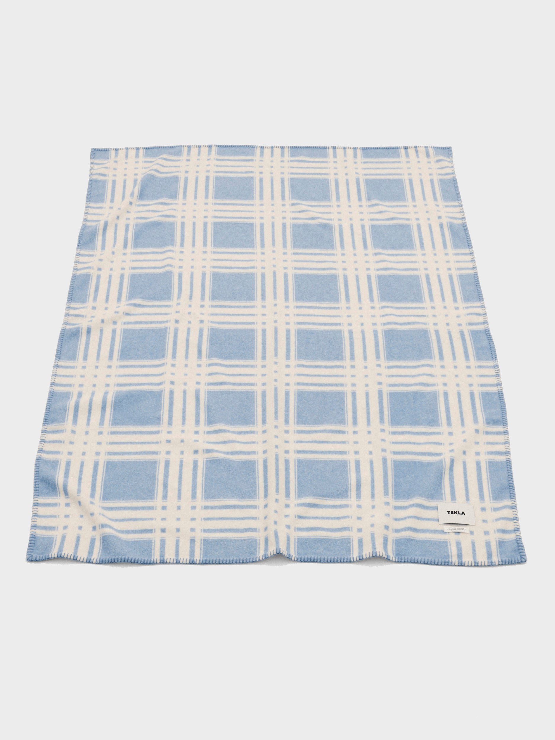 Tekla - Tekla x Le Corbusier Cashmere and Lambswool Blanket in Blue Cerulean and Blanc