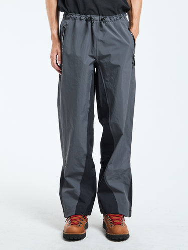 66 North - Dyngja Shell Pants in Black