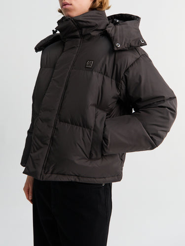 66 North - Dyngja Down W Cropped Jacket in Licorice