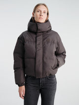66 North - Dyngja Down W Cropped Jacket in Licorice