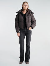 66 North - Dyngja Down W Cropped Jacket in Licorice