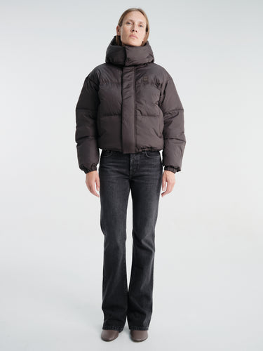 66 North - Dyngja Down W Cropped Jacket in Licorice