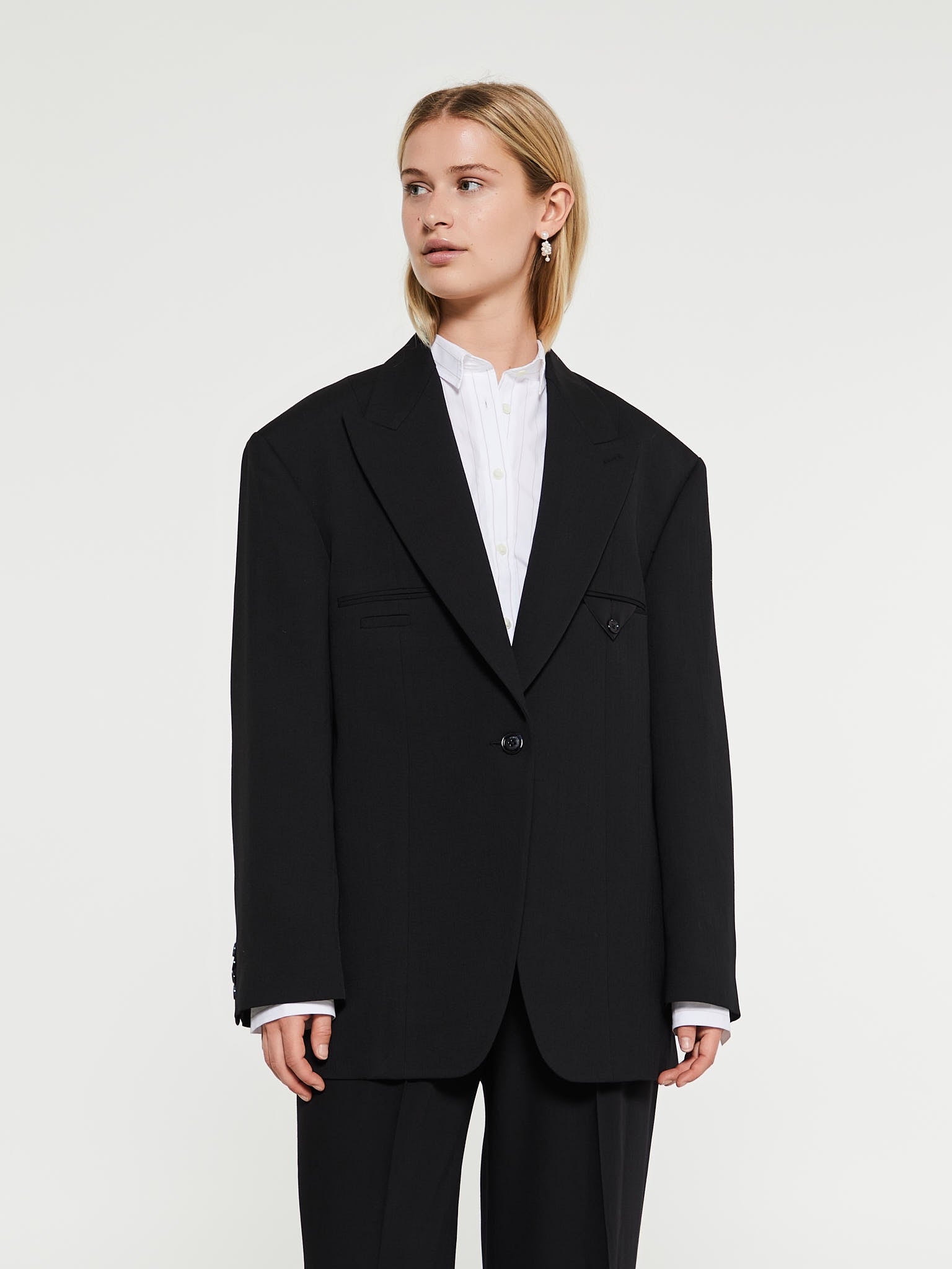 Single-Breasted Suit Jacket in Black