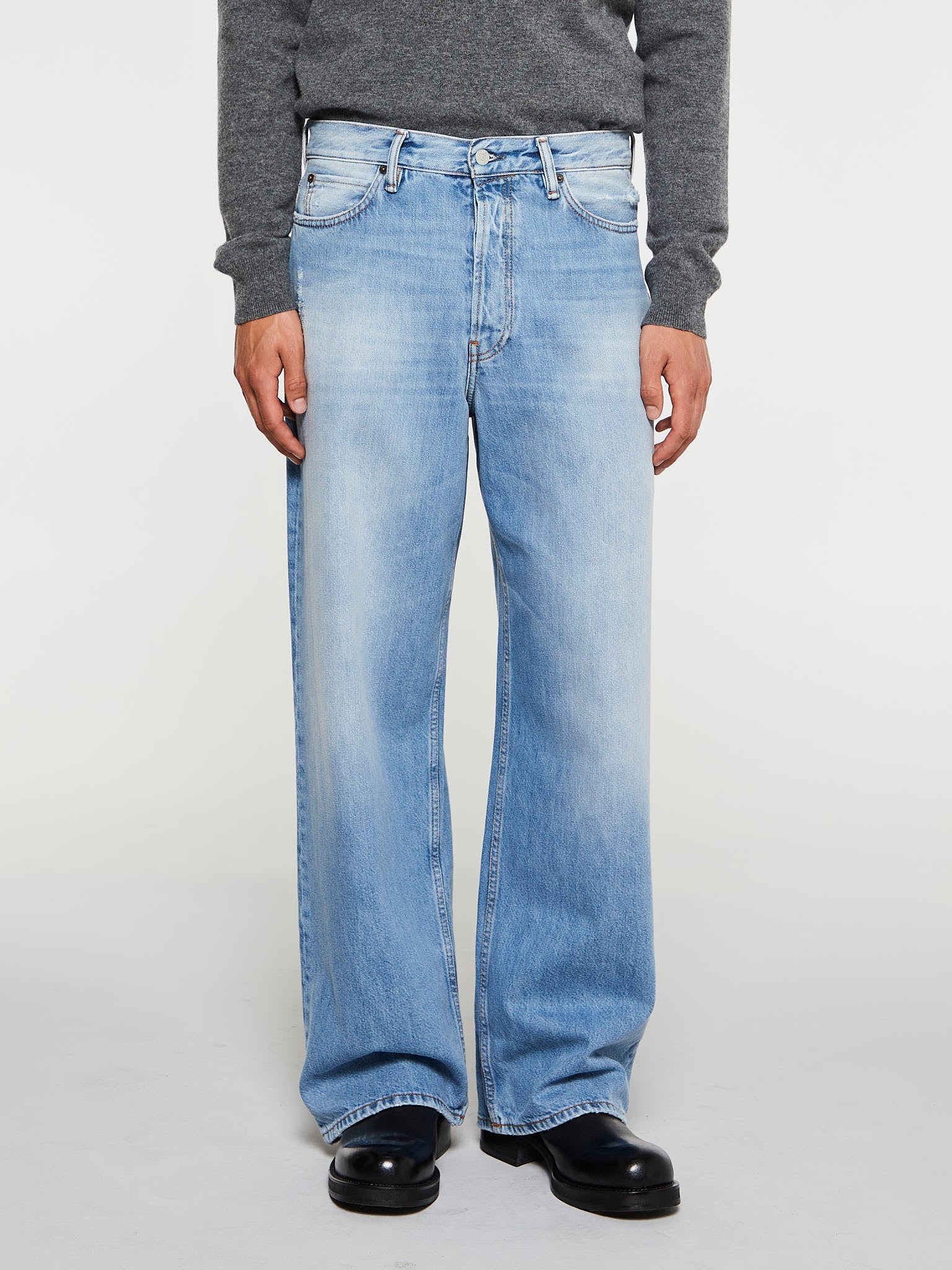 1981 Loose Fit Jeans in Light Blue
