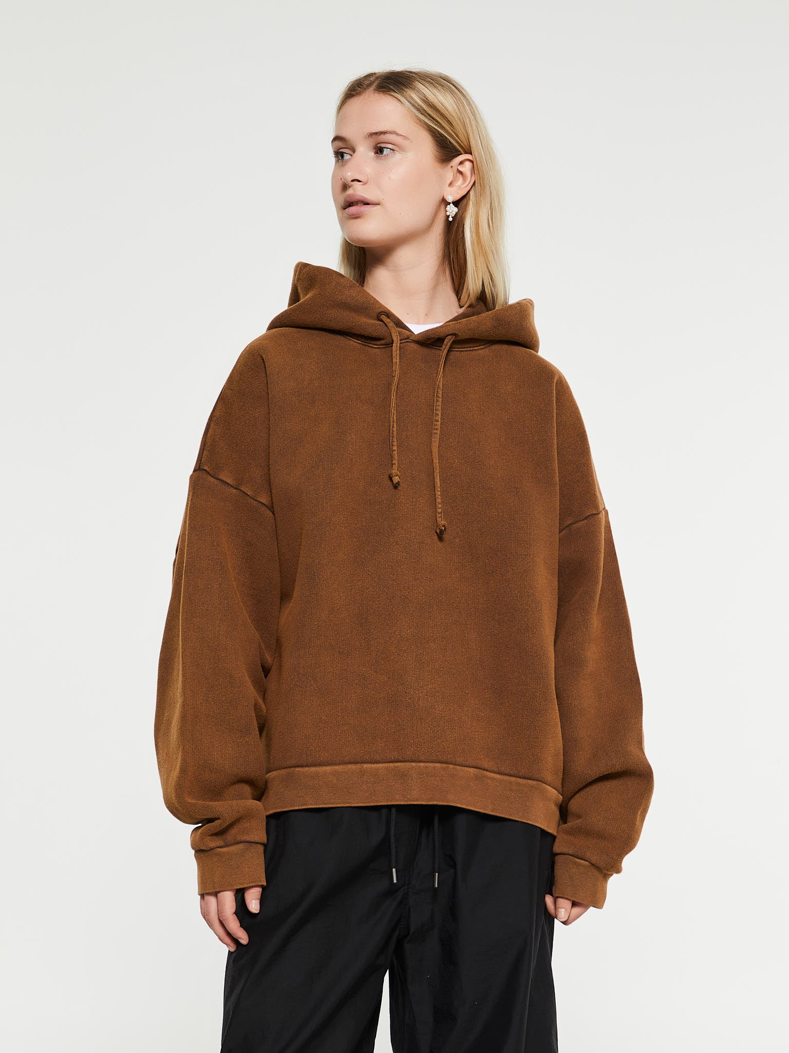 Hooded Sweater with Logo Patch in Brown