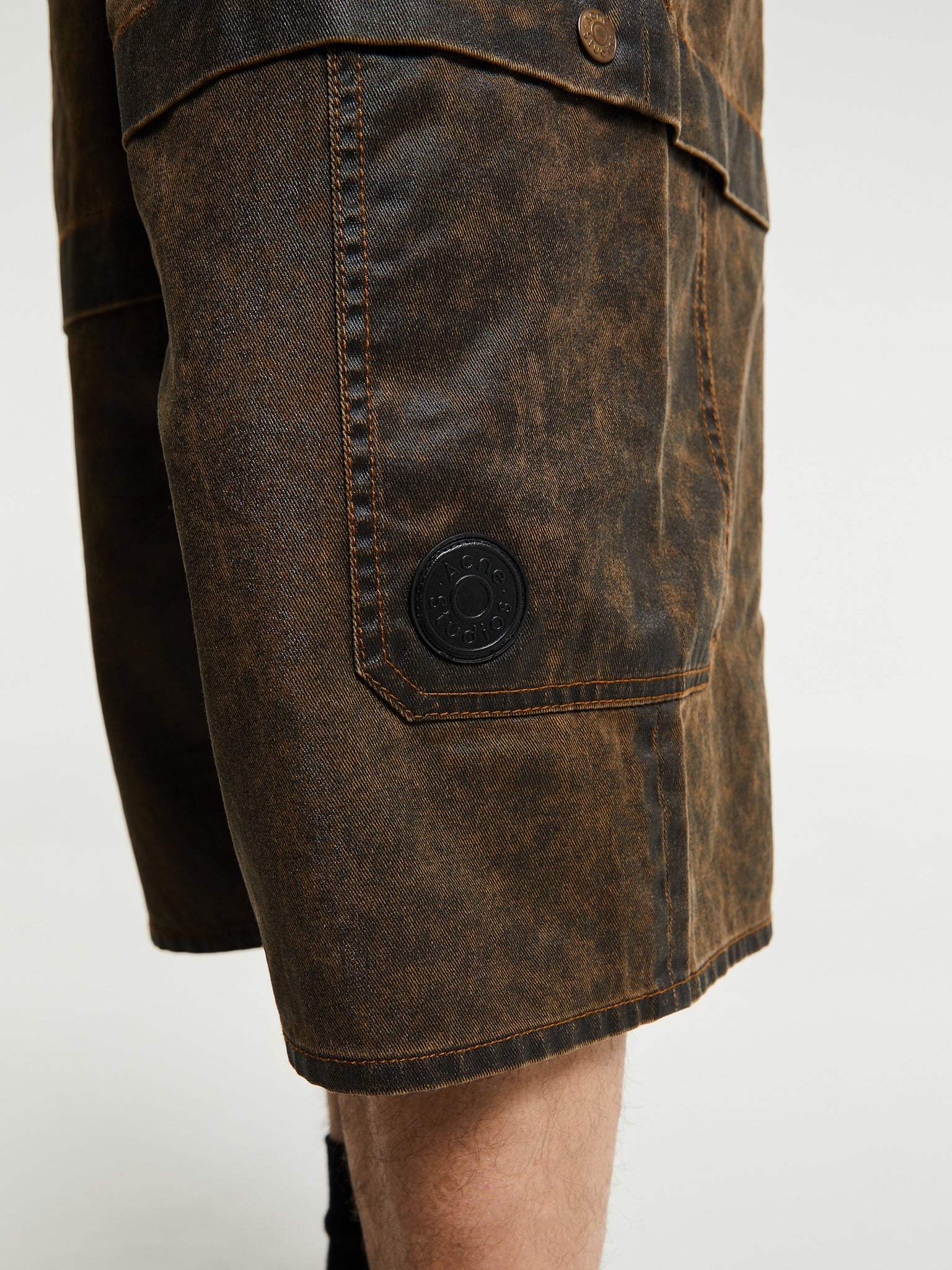 Acne Studios - Shorts in Brown