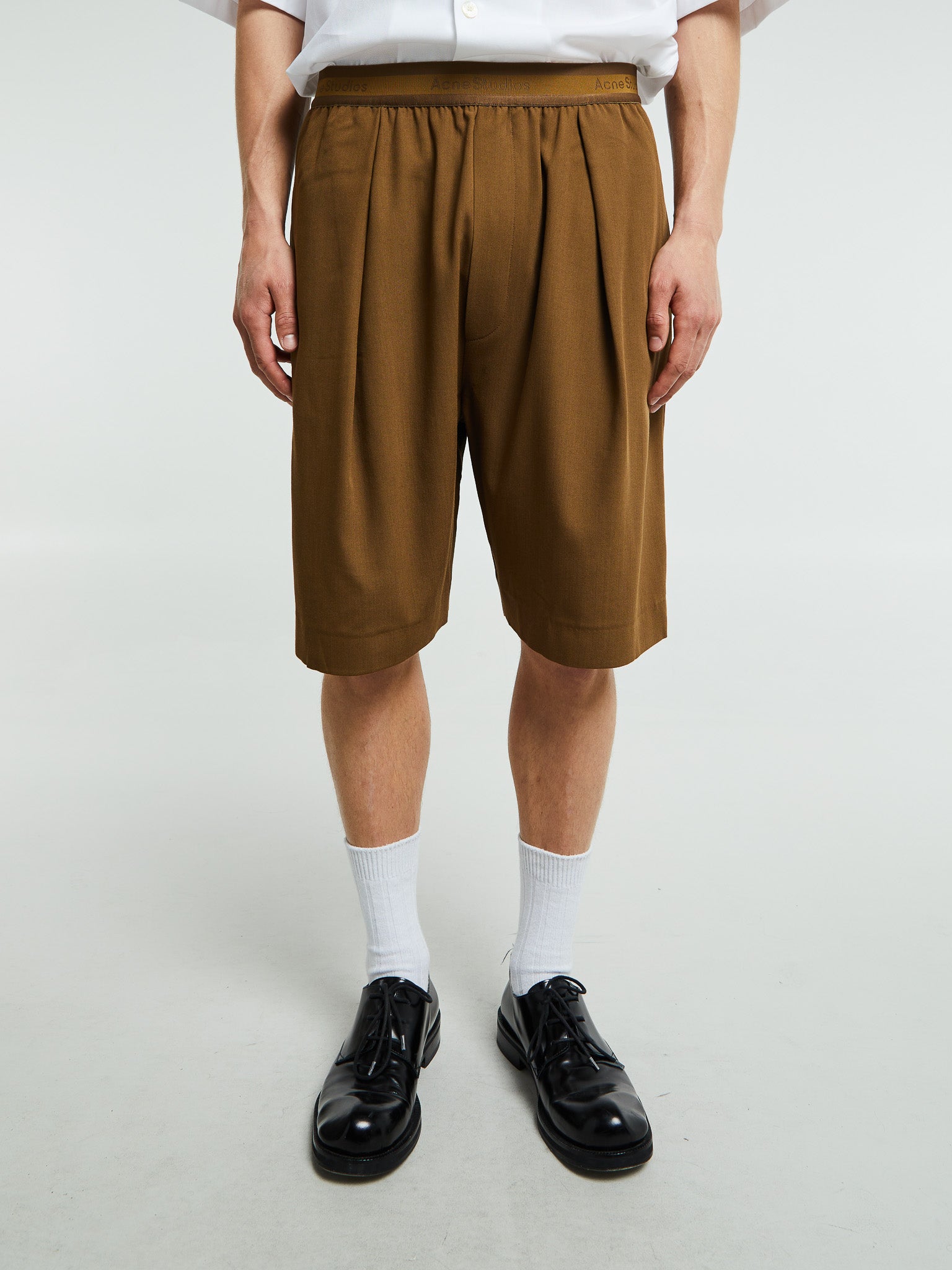 Acne Studios - Shorts in Brown