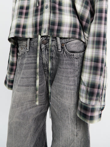 2006F Loose Fit Jeans in Washed Black