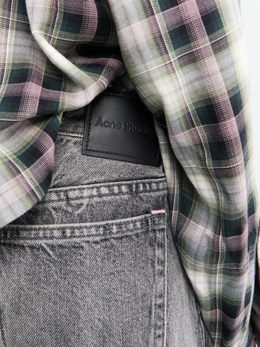 2006F Loose Fit Jeans in Washed Black