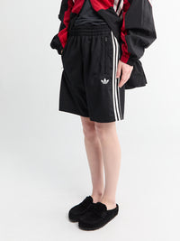 Adidas - Firebird Shorts in Black