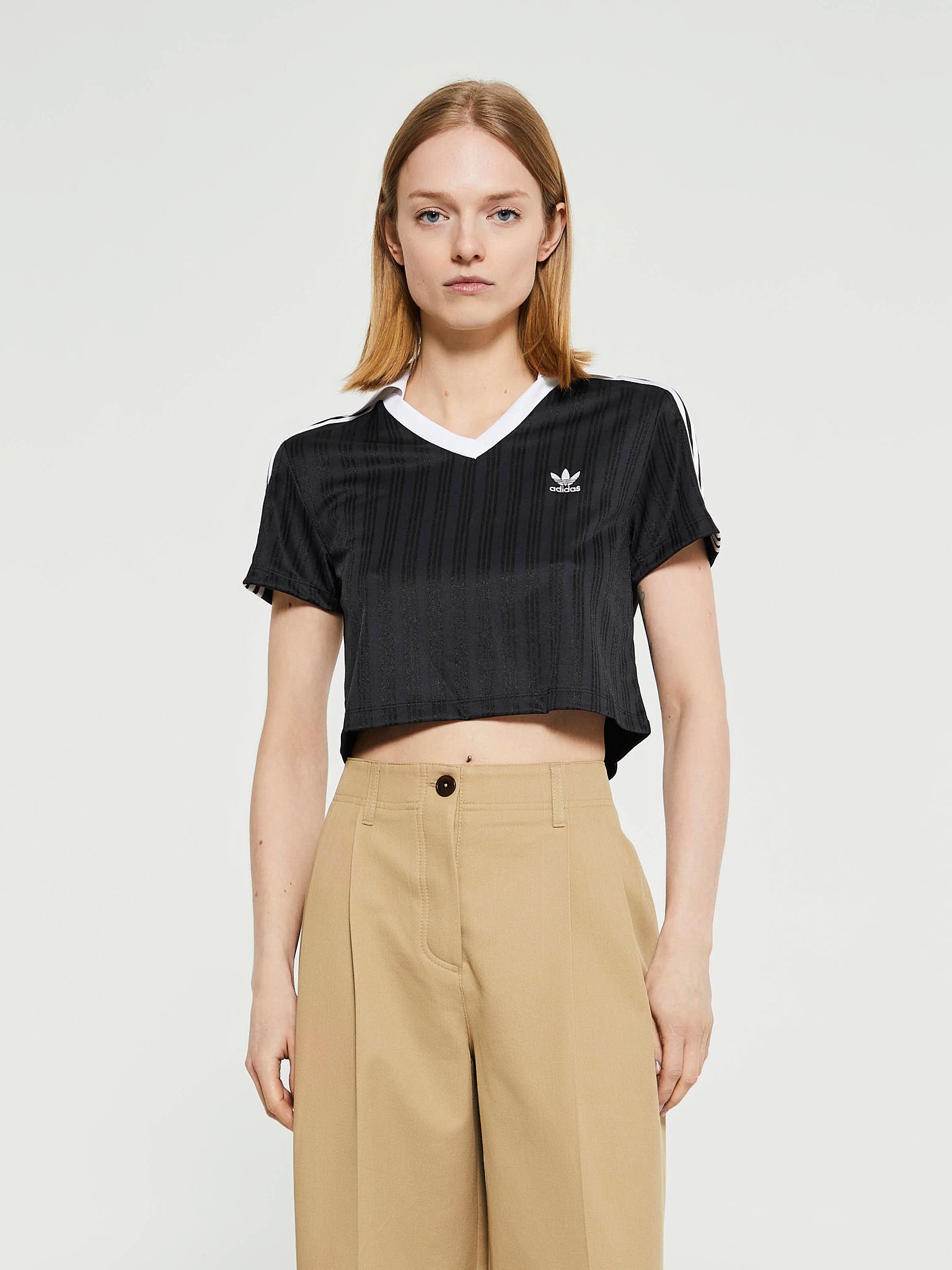 Adidas - Adicolor Football Jacquard V-Neck Crop Polo Shirt in Black