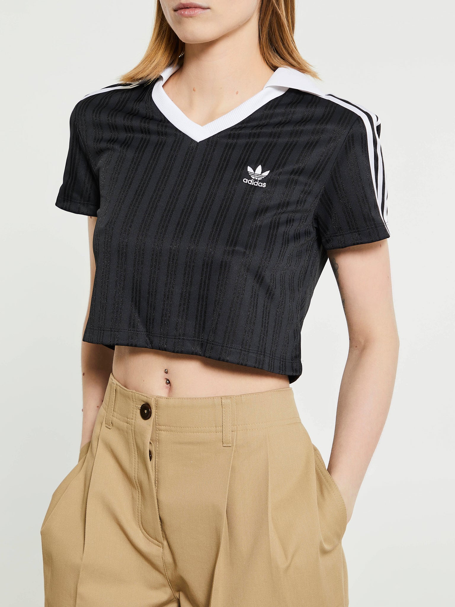 Adidas - Adicolor Football Jacquard V-Neck Crop Polo Shirt in Black