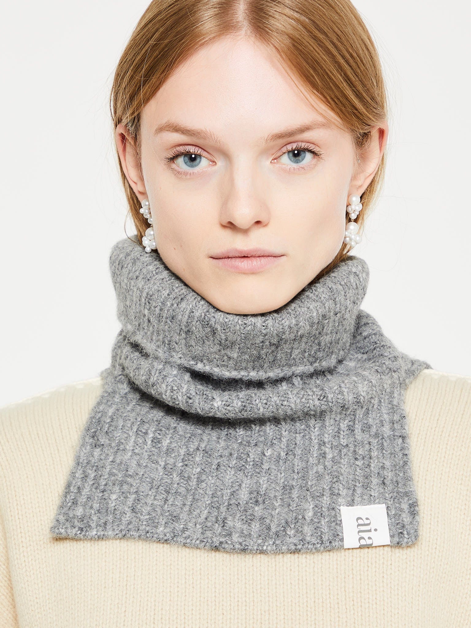 Aiayu - Nellie Neck Warmer in Pure Light Grey