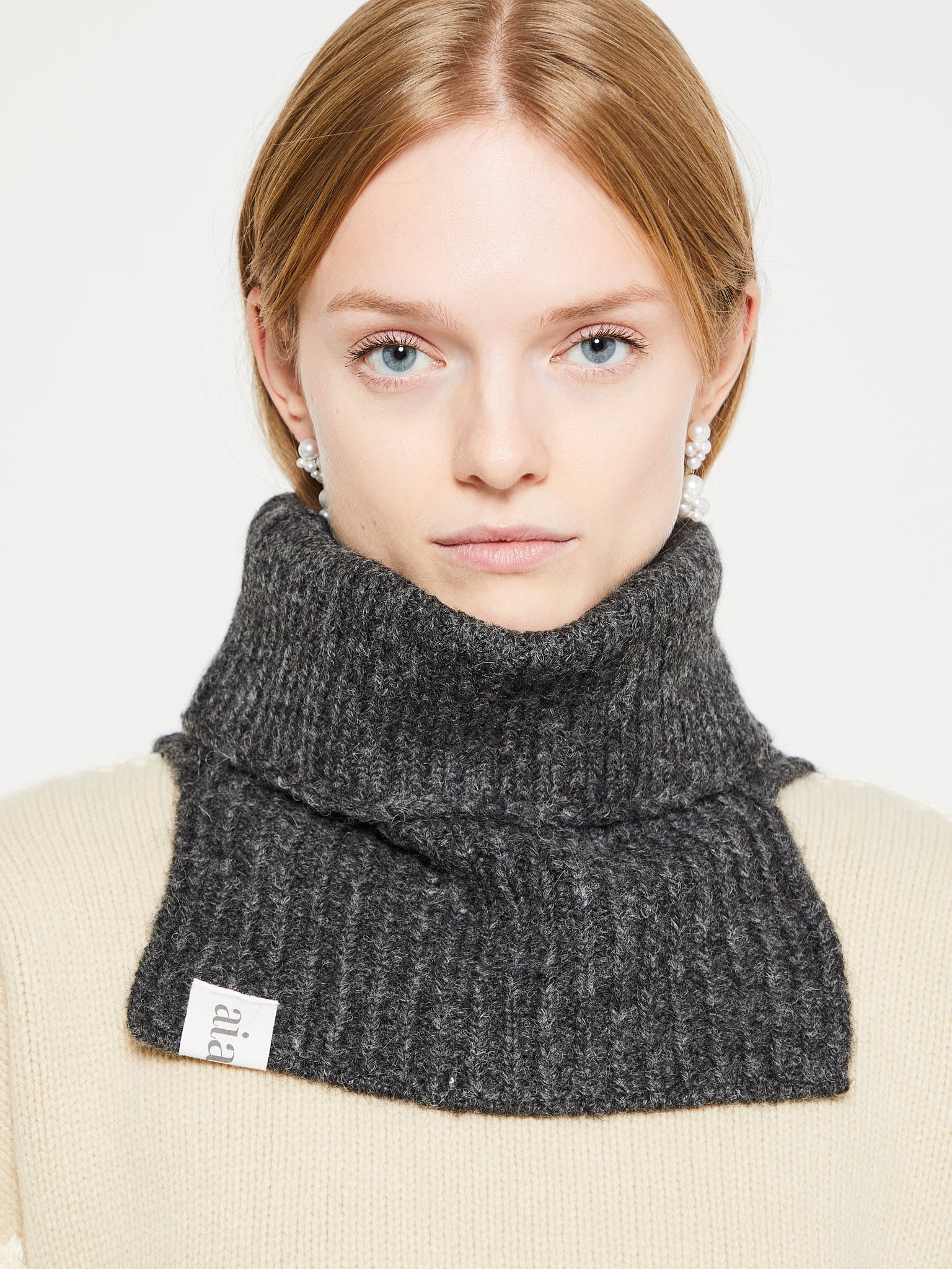 Aiayu - Nelllie Neck Warmer in Pure Dark Grey