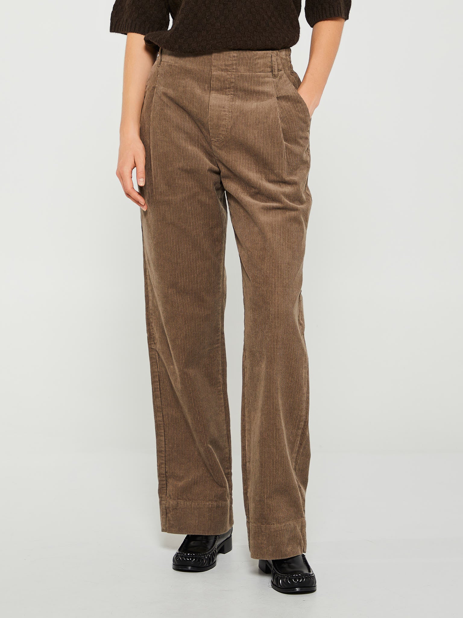 Aiayu - Billy Corduroy Pants in Brown Khaki