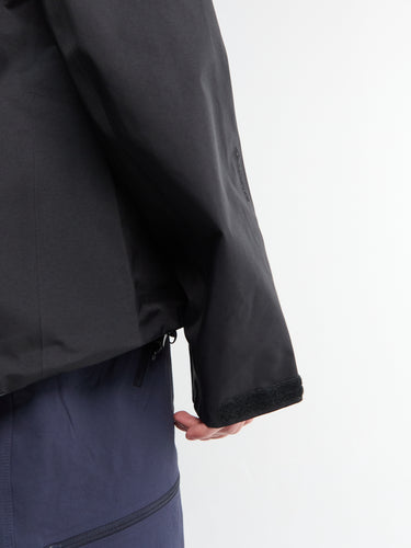 Arc'teryx - Beta Gore-Tex Jacket in Black