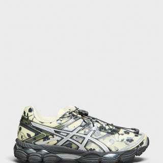 Asics - GEL-Cumulus 16 SSCB Sneakers in Ivory and Black