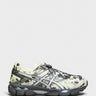 Asics - GEL-Cumulus 16 SSCB Sneakers in Ivory and Black