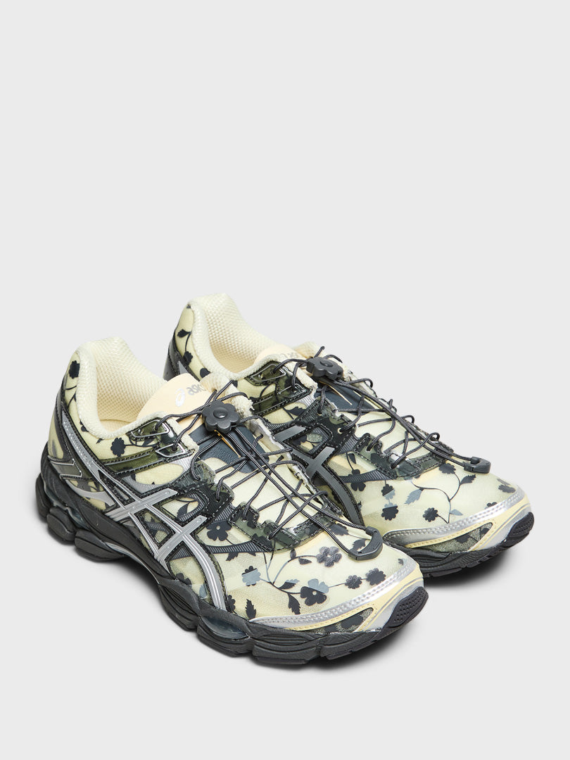 Asics - GEL-Cumulus 16 SSCB Sneakers in Ivory and Black
