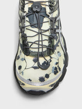 Asics - GEL-Cumulus 16 SSCB Sneakers in Ivory and Black