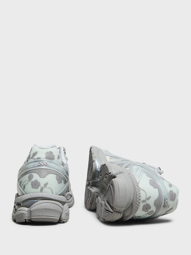 Asics - GEL-Cumulus 16 SSCB Sneakers in Glacier Grey and Pure Silver