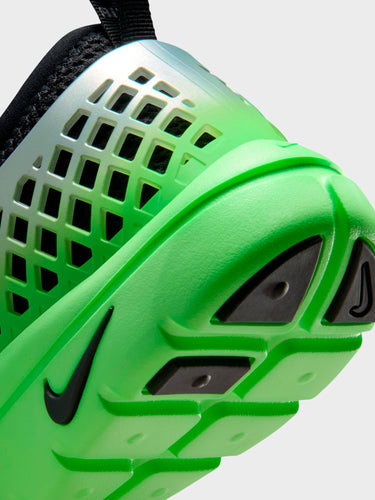 Nike - Nike Rejuven8 Run SP in Metallic Silver, Black and Voltage Green