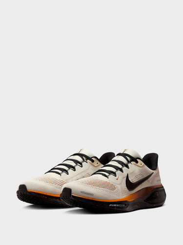 Nike - Pegasus 41 Sneakers in Soft Pearl, Velvet Brown and Desert Ochre