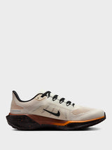 Nike - Pegasus 41 Sneakers in Soft Pearl, Velvet Brown and Desert Ochre