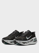 Nike - Vomero Plus Sneakers in Anthracite, Reflect Silver and Cannon White